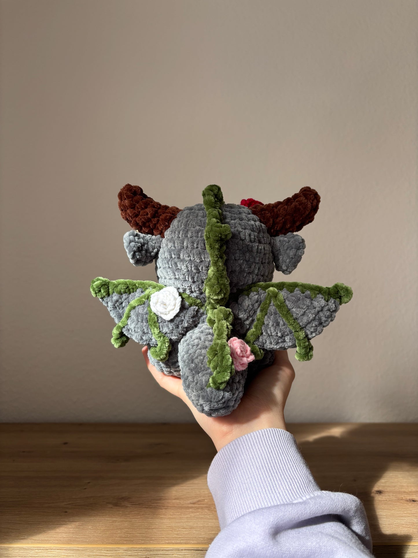 Drache mit Rosen