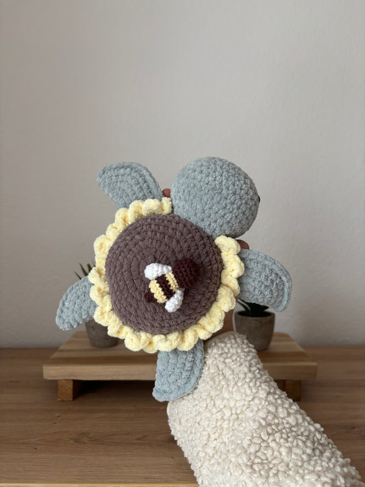 Sonnenblumenschildkröte mit Biene