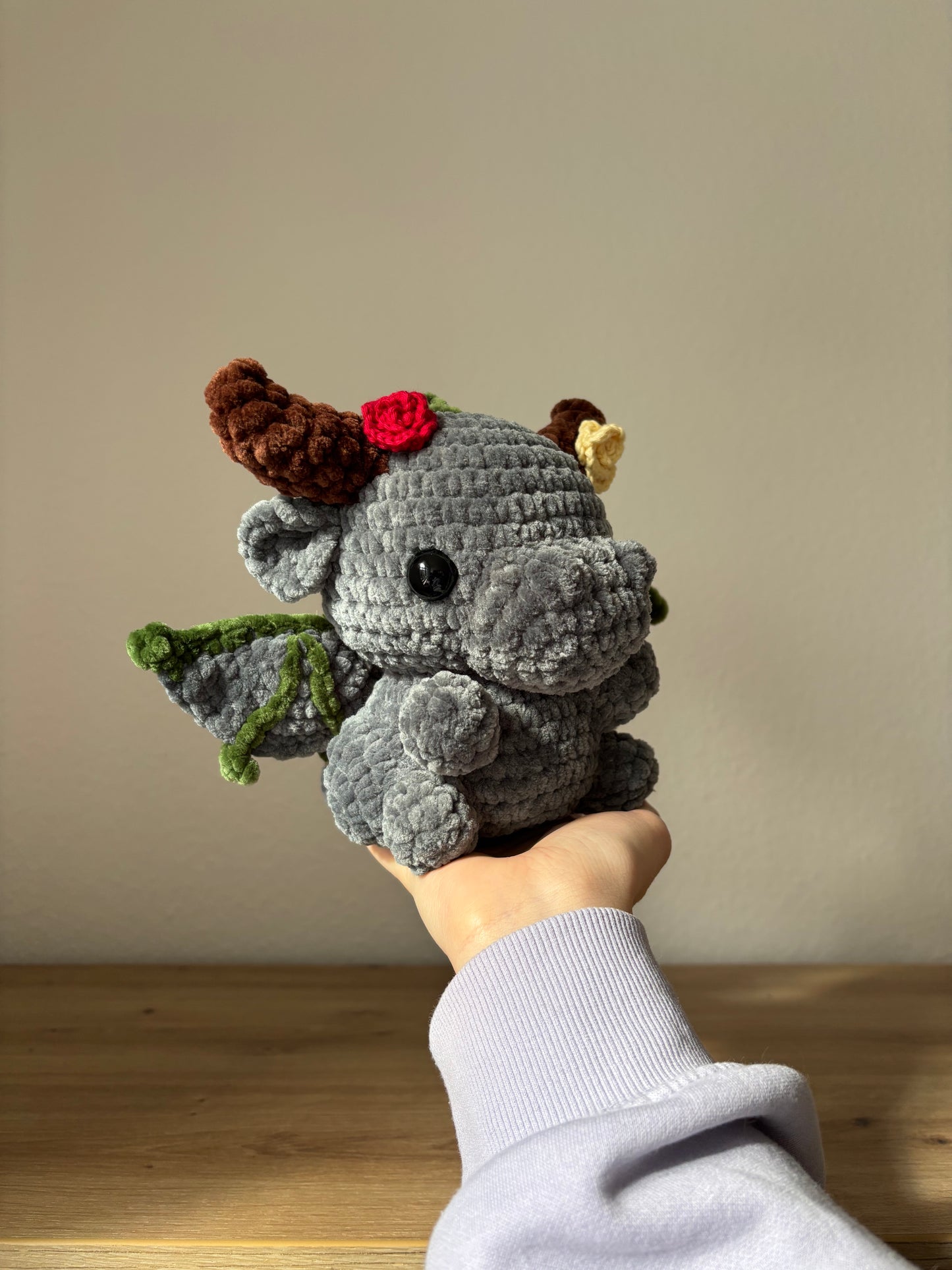 Drache mit Rosen